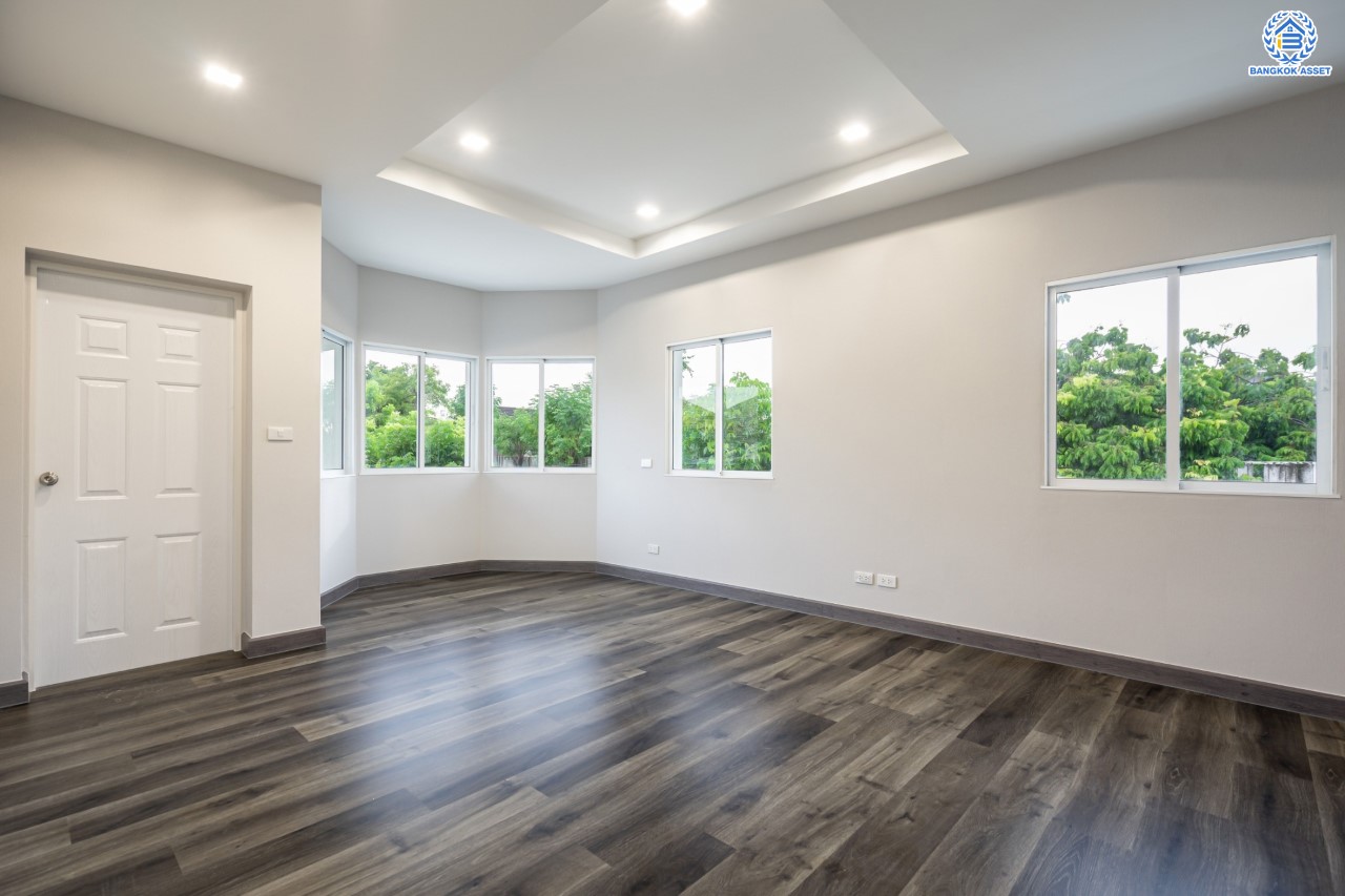 บ้านมือสองตกแต่งใหม่ ม.บางกอกบูเลอวาร์ด ราชพฤกษ์-พระราม5 เนื้อที่ 69 ตร.ว. บนสังคมคุณภาพ SC Asset* ฟังก์ชันพร้อม 3 ห้องนอน 4 ห้องน้ำ 1 ห้องแม่บ้าน จอดรถได้ 2 คัน บนทำเลติดถนนราชพฤกษ์ ใกล้วงเวียนพระรามห้า, ทางด่วนศรีรัช และเพียง 10 ถึงรถไฟฟ้า "สถานีบางรักใหญ่"